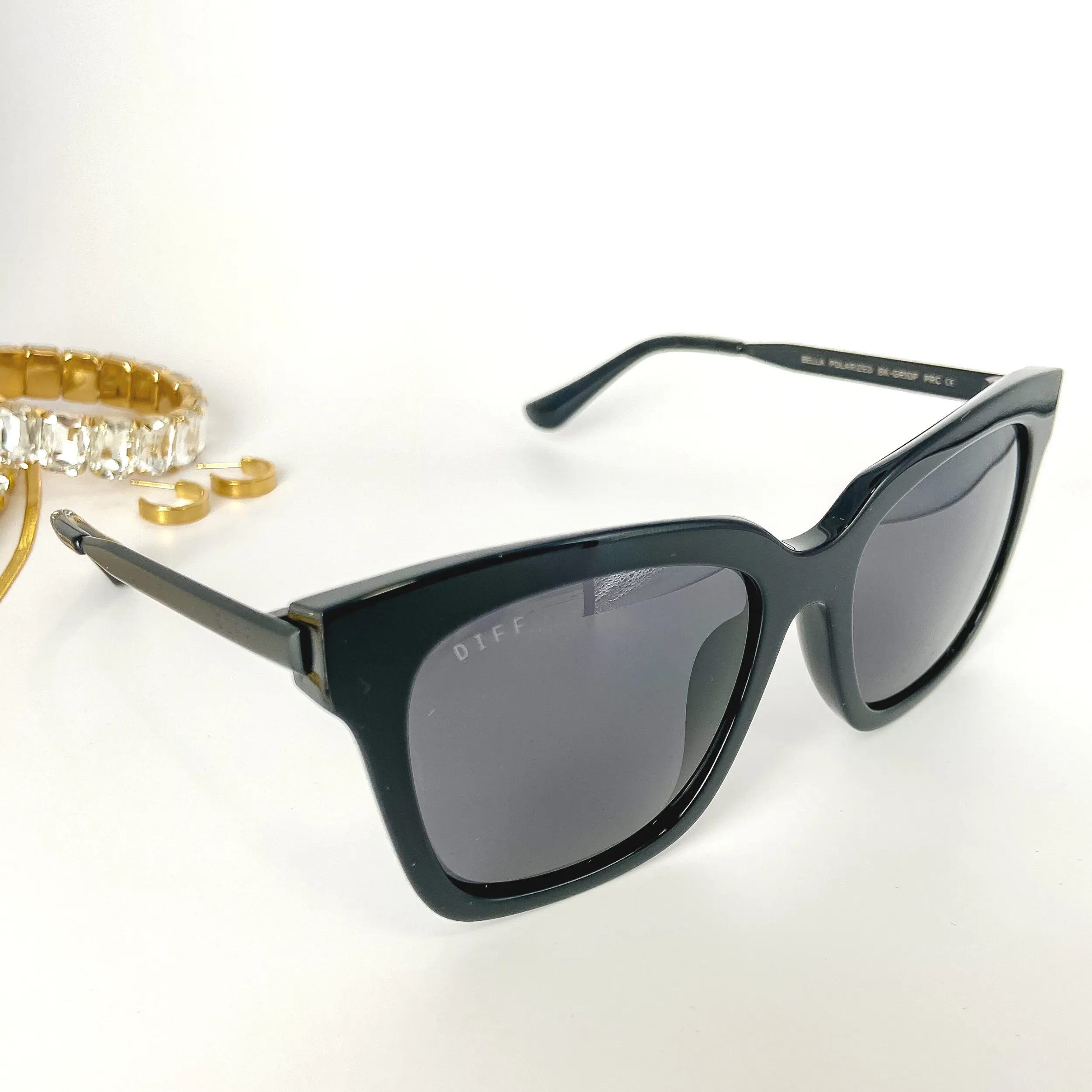 DIFF | Bella Polarized Grey Lens Sunglasses in Black